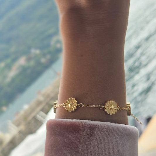 Rosette Gold Bracelet